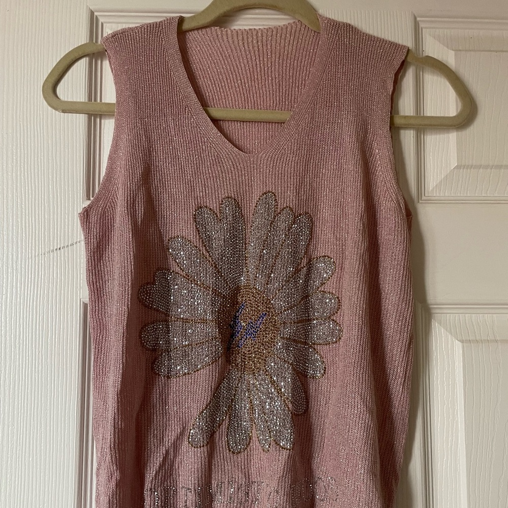 Boutique top with bling bling flower pink size L 🤗